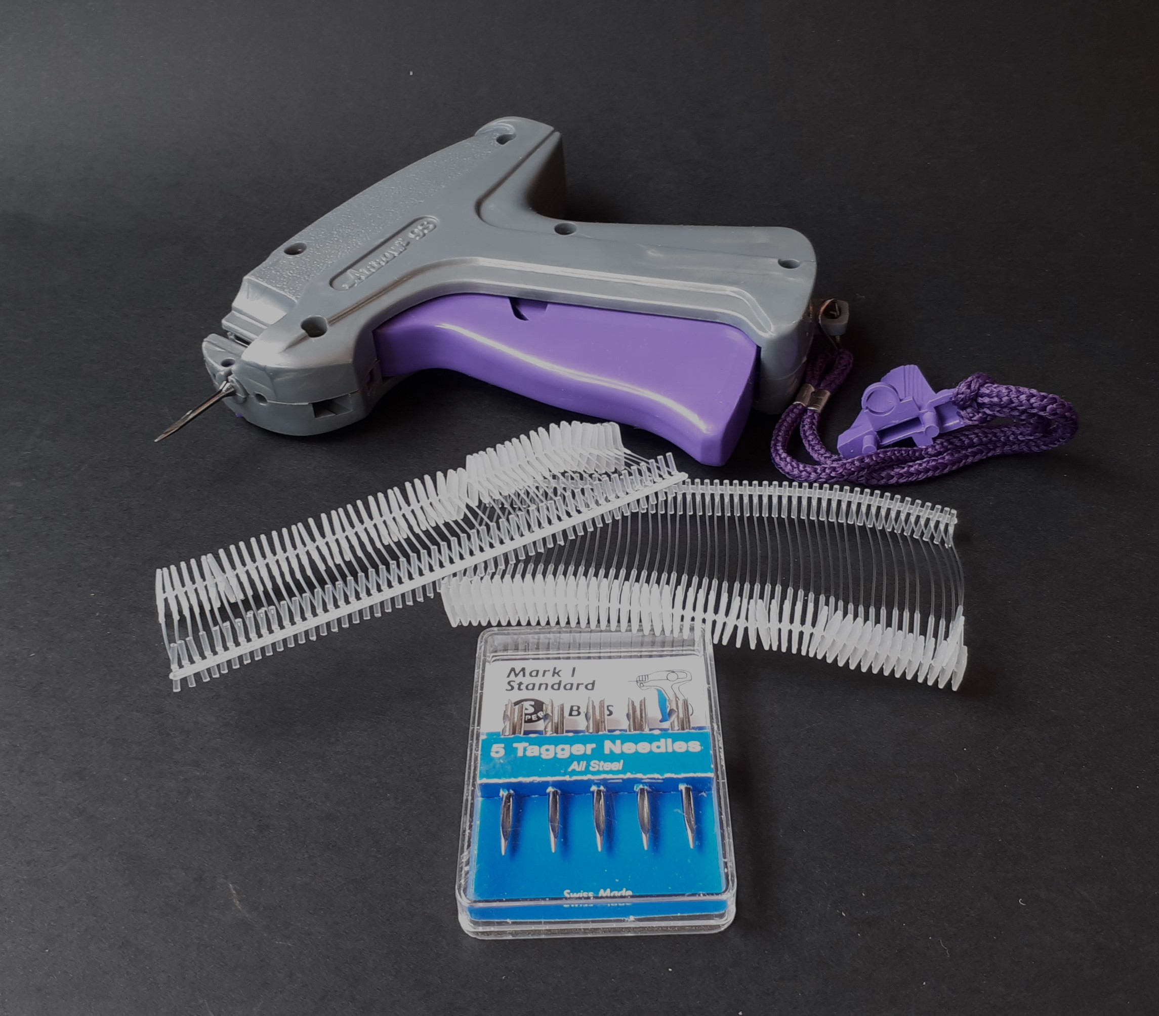 Pistola sparafili con ago